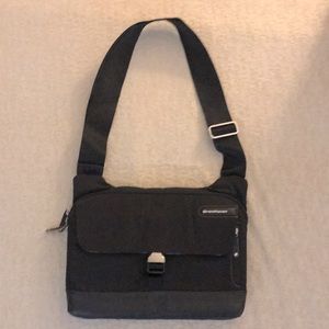 BRENTHAVEN IPAD Messenger Bag